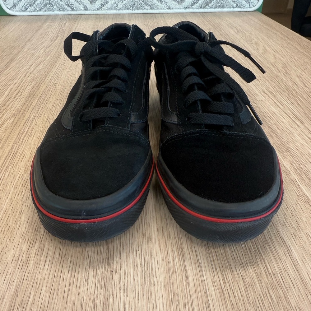 Vans - Picture 2 of 7